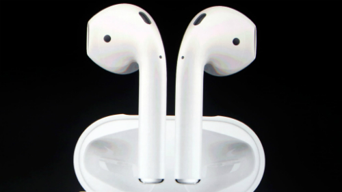 Tai nghe AirPods của Apple sản xuất tại Trung Quốc. Ảnh: Apple