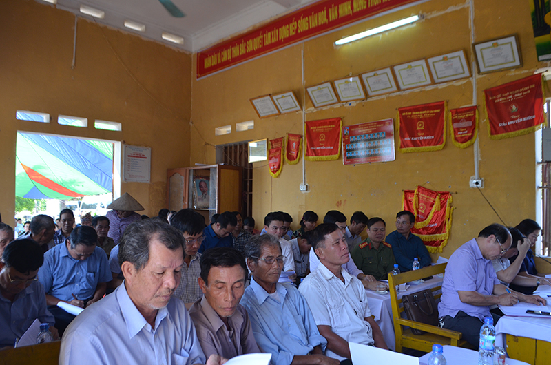 Buổi đối thoại giải quyết nội dung tố cáo của 4 công dân thôn Bắc Sơn, xã Bình Khê nhận được sự quan tâm của đông đảo người dân trong thôn.