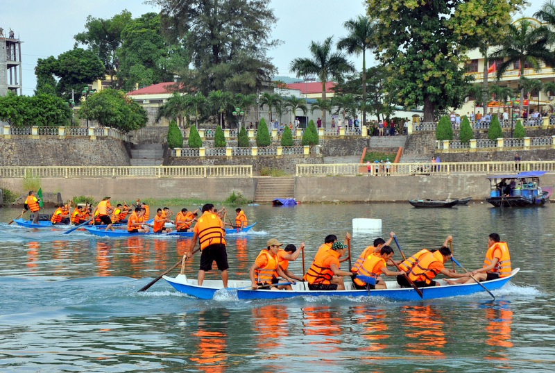 Đua thuyền chải truyền thống là một trong những nét đặt sắc của Tuần Văn hóa, Thể thao các dân tộc vùng Đông Bắc tỉnh Quảng Ninh lần thứ II