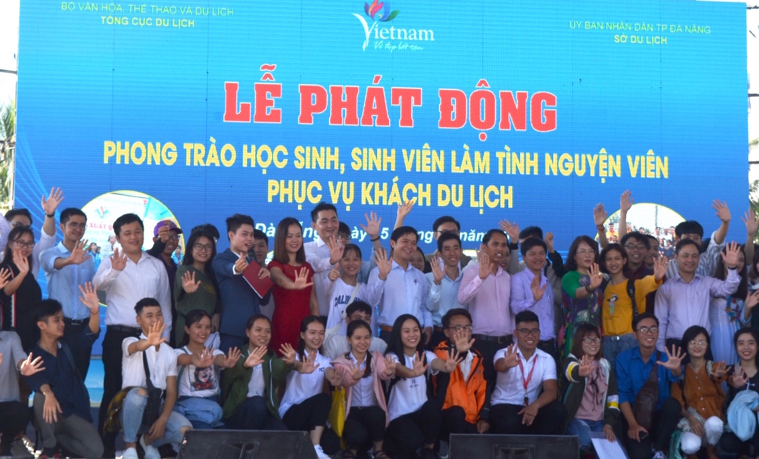 Hơn 200 học sinh, sinh viên trên địa bàn TP. Đà Nẵng tham gia hưởng phong trào - Ảnh: VGP/Lưu Hương