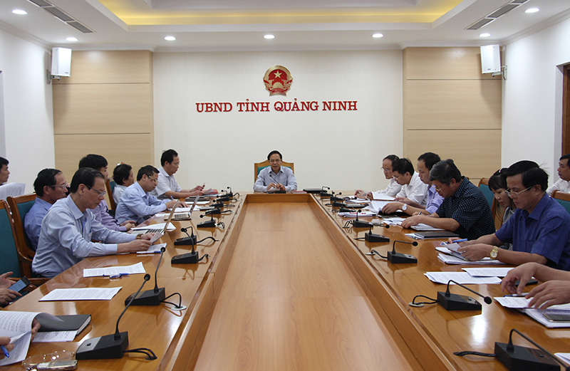 Đồng chí Đặng Huy Hậu, Phó Chủ tịch Thường trực UBND tỉnh phát biểu kết luận cuộc họp