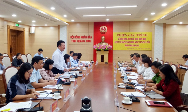 Quang cảnh phiên gi triình. 