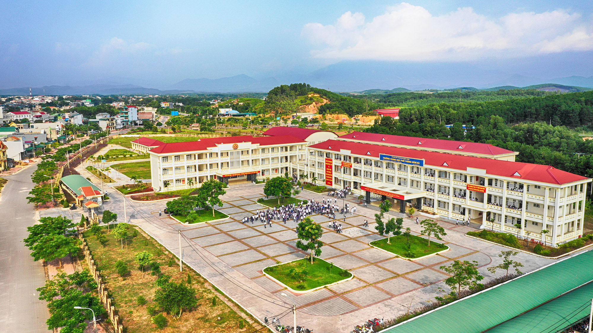 Trường THPT Đầm Hà khang trang.