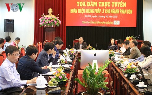 Tọa đàm trực tuyến về hoàn thiện khung pháp lý cho ngành phân bón tại Hà Nội, sáng 19/10.