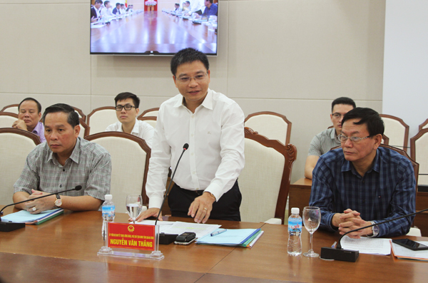 Đồng chí Nguyễn Văn Thắng, Phó Chủ tịch UBND tỉnh thông tin về công tác quản lý Nhà nước về đầu tư, đất đai, xây dựng, quản lý đô thị đối với các dự án. 