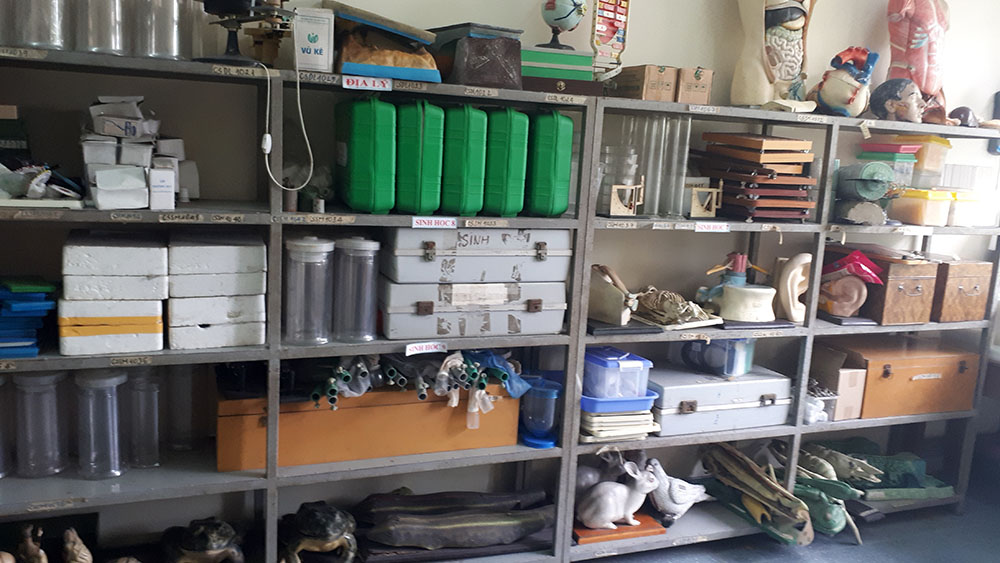 Thiết bị thí nghiệm của Trường THCS Cao Thằng, TP Hạ Long được sắp xếp gọn gàng, ngăn nắp.