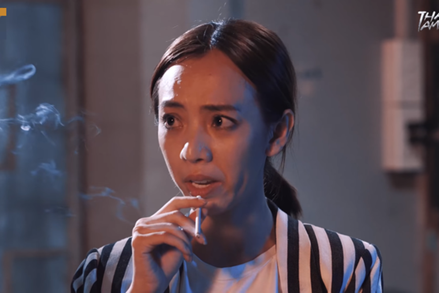 Một cảnh diễn hút thuốc trong phim của Thu Trang.