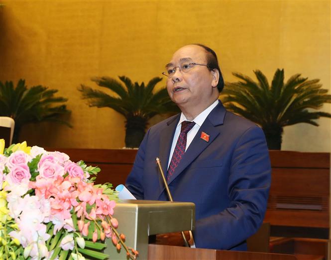 Thủ tướng Chính phủ Nguyễn Xuân Phúc trình bày Báo cáo tại Quốc hội. Ảnh: TTXVN