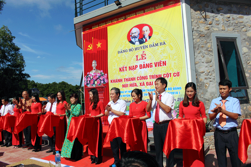 Huyện Đầm Hà long trọng tổ chức lễ cắt băng khánh thành công trình di tích cột cờ Núi Hứa, xã Đại Bình-Nơi thành lập chi bộ Đảng đầu tiên của huyện Đầm Hà.
