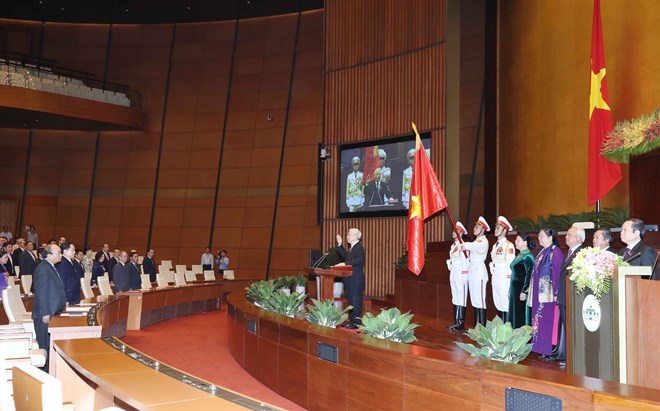 Tổng Bí thư Nguyễn Phú Trọng, Chủ tịch nước Cộng hoà Xã hội chủ nghĩa Việt Nam nhiệm kỳ 2016-2021 thực hiện nghi thức tuyên thệ nhậm chức trước Quốc hội, đồng bào và cử tri cả nước. (Ảnh: Thống Nhất/TTXVN)