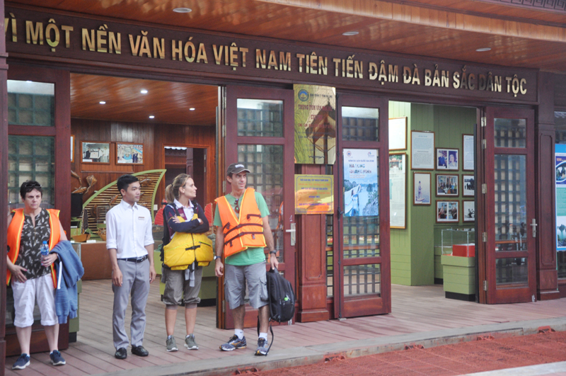 Trung tâm Văn hóa nổi Cửa Vạn điểm đến thu hút du khách quốc tế