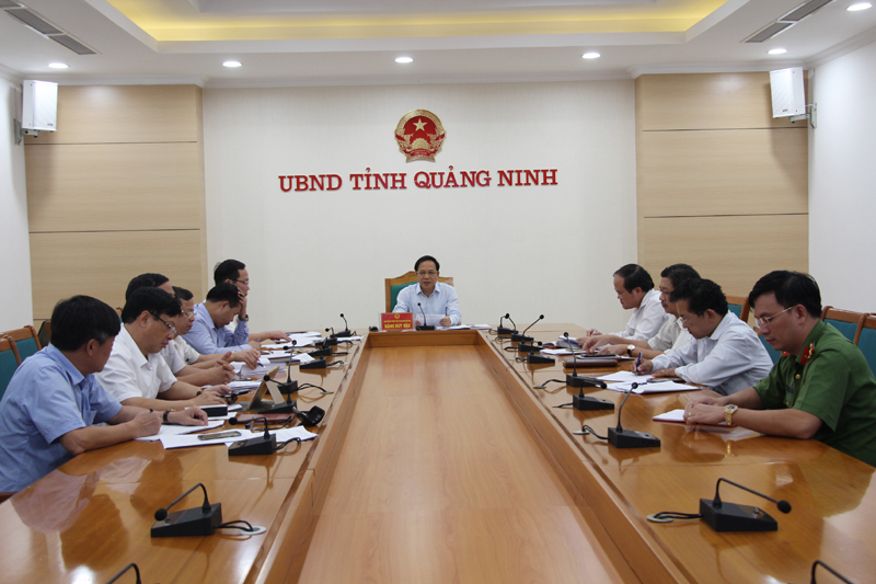 Đồng chí Đặng Huy Hậu, Phó Chủ tịch Thường trực UBND tỉnh phát biểu kết luận tại cuộc họp
