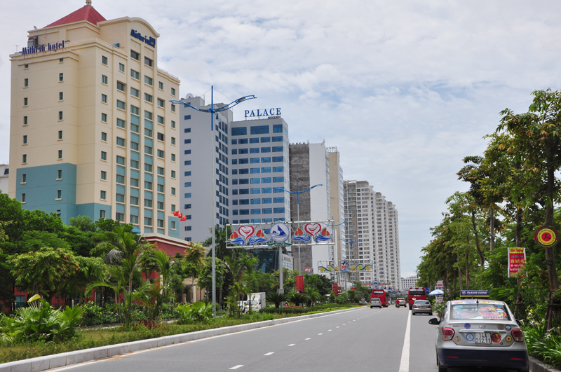 Cơ sở lưu trú ngày càng được đầu tư hiện đại (Trong ảnh: Một góc Khu đô thị Hùng Thắng, TP Hạ Long)