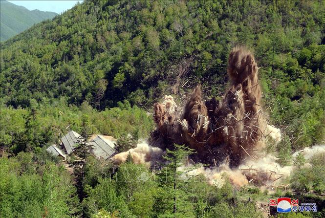 Triều Tiên tiến hành phá hủy một phần bãi thử hạt nhân Punggye-ri ngày 24/5/2018. Ảnh: YONHAP/TTXVN