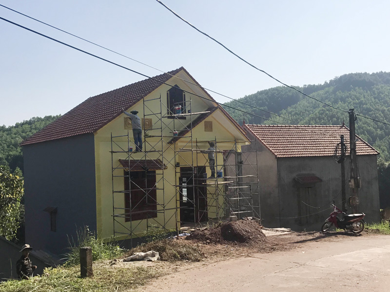 Những ngôi nhà mới khang trang ngày càng mọc lên nhiều hơn ở xã Hà Lâu 