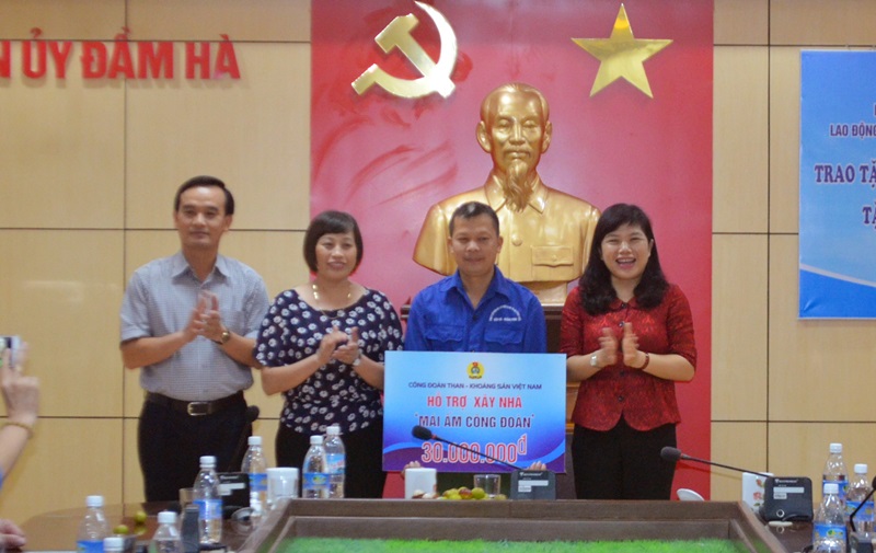 Công đoàn Than - Khoáng sản Việt Nam trao 