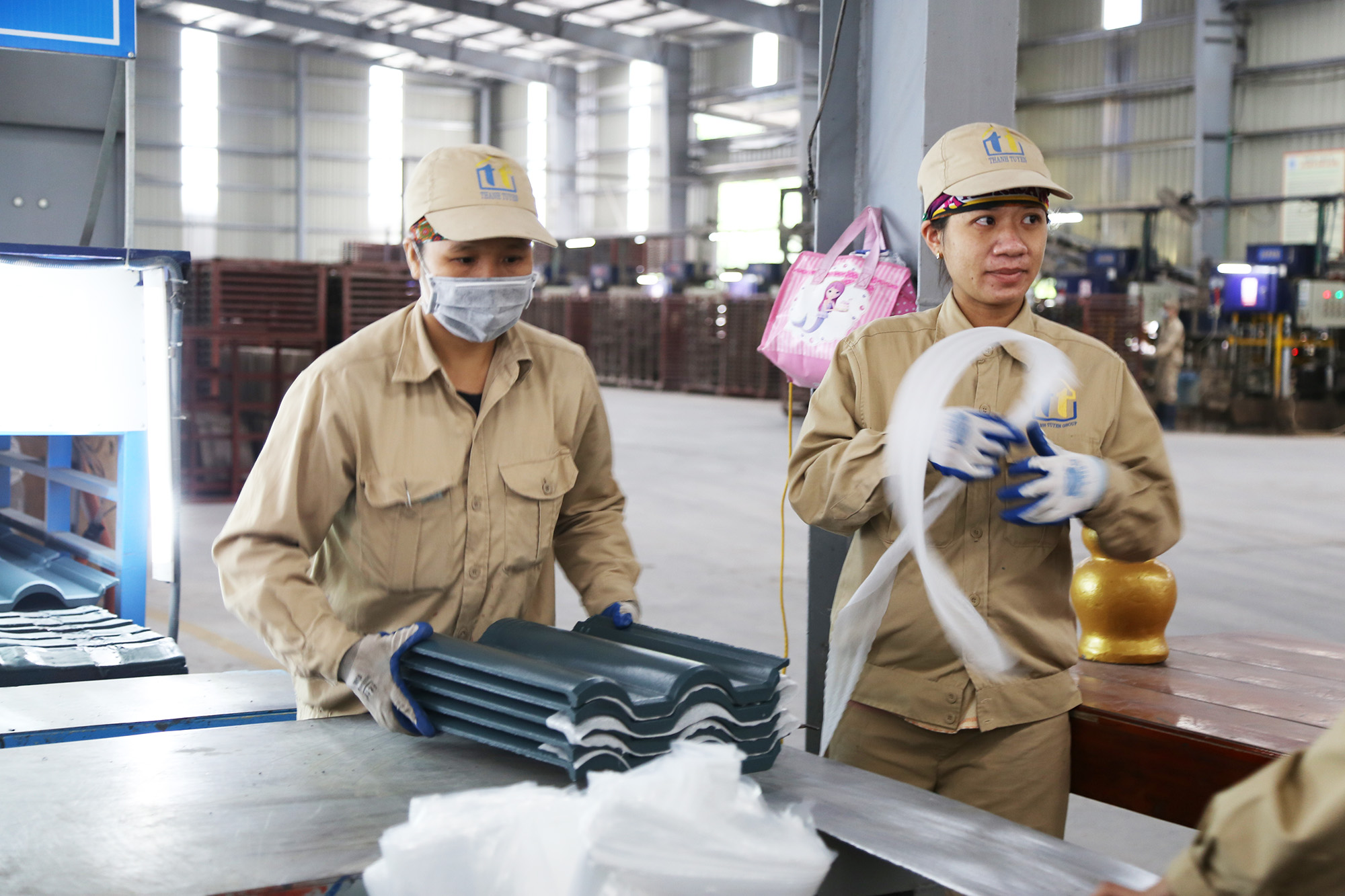 Hoạt động sản xuất kinh doanh Nhà máy gạch không nung của Công ty TNHH Thanh Tuyền đóng góp tích cực cho sự phát triển của địa phương. 