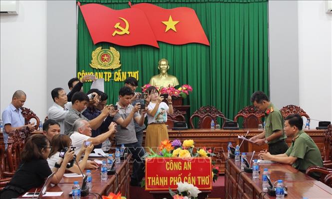 Quang cảnh buổi họp báo thông tin vụ ông Nguyễn Cà Rê, chiều 24/10.