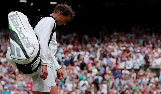 Với quyết định rút lui khỏi ATP Finals, Nadal mất cơ hội đòi lại vị trí số một từ tay Djokovic. (Ảnh: Reuters)