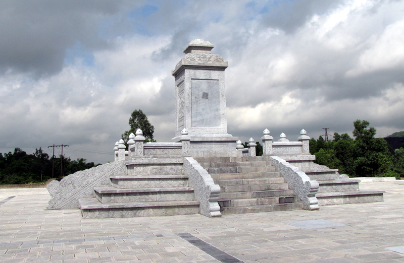 Đài Hoàng Đế lệnh chỉ được dựng trong khu Di tích điểm khai thác than đầu tiên tại xã Yên Thọ (TX Đông Triều).