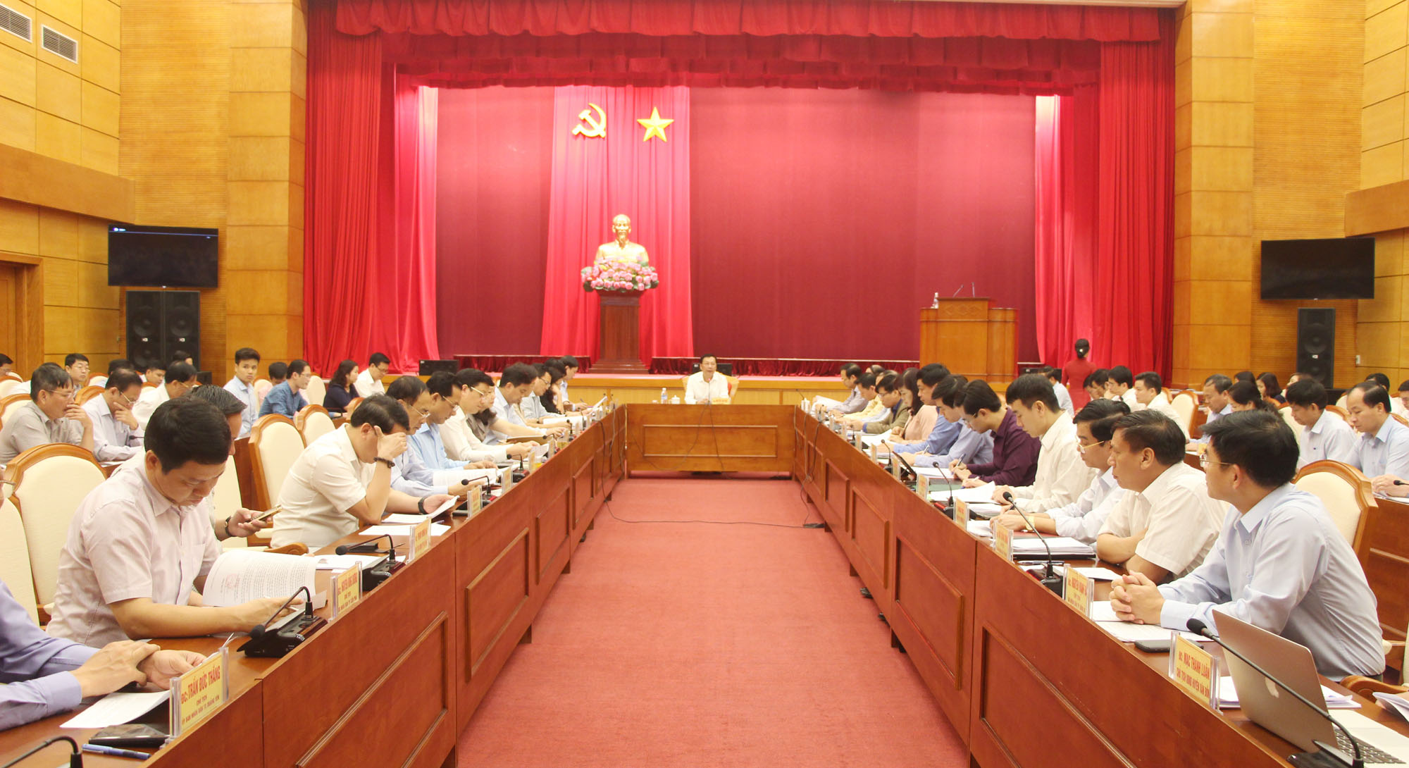 Đồng chí Nguyễn Văn Đọc, Bí thư Tỉnh ủy, Chủ tịch HĐND tỉnh, chủ trì buổi làm việc.