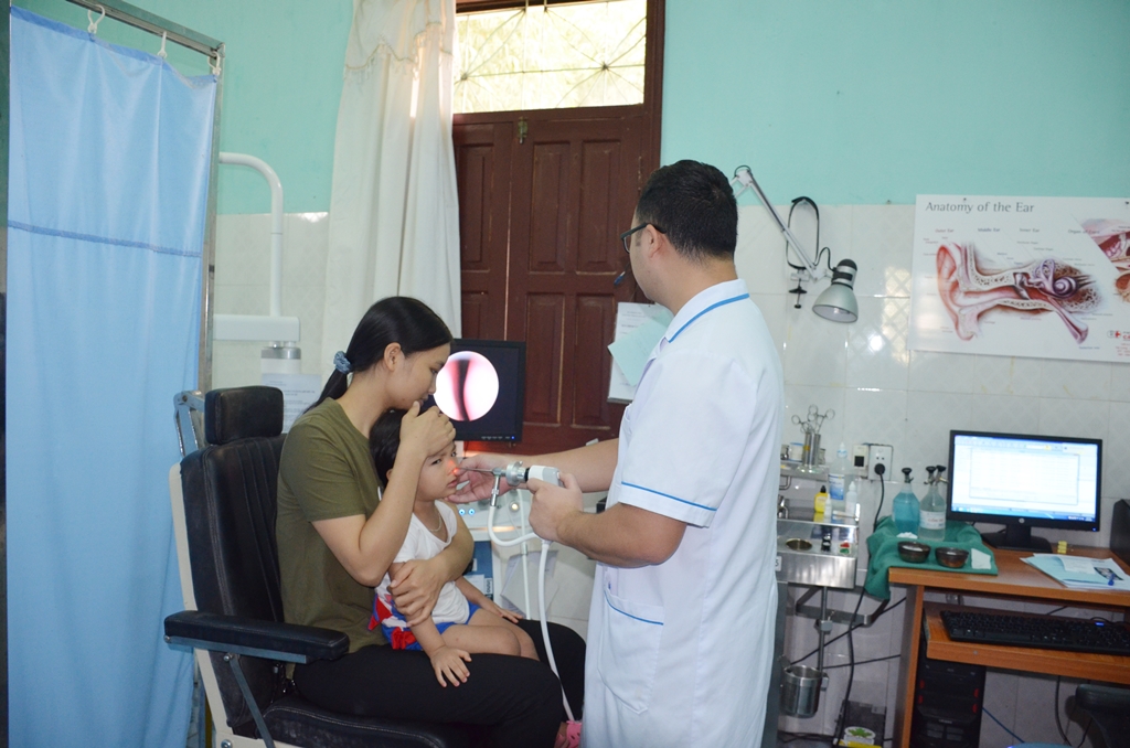 Khám chữa bệnh cho người dân tại Trung tâm Y tế huyện Bình Liêu