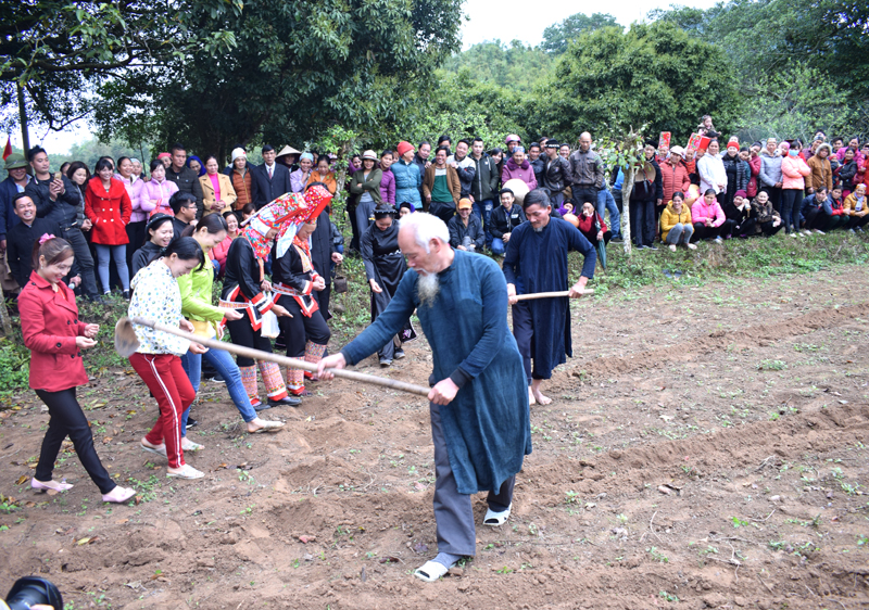 Lễ hội Đồng Đình không chỉ riêng người Tày, mà có sự tham gia của nhiều dân tộc khác huyện Tiên Yên