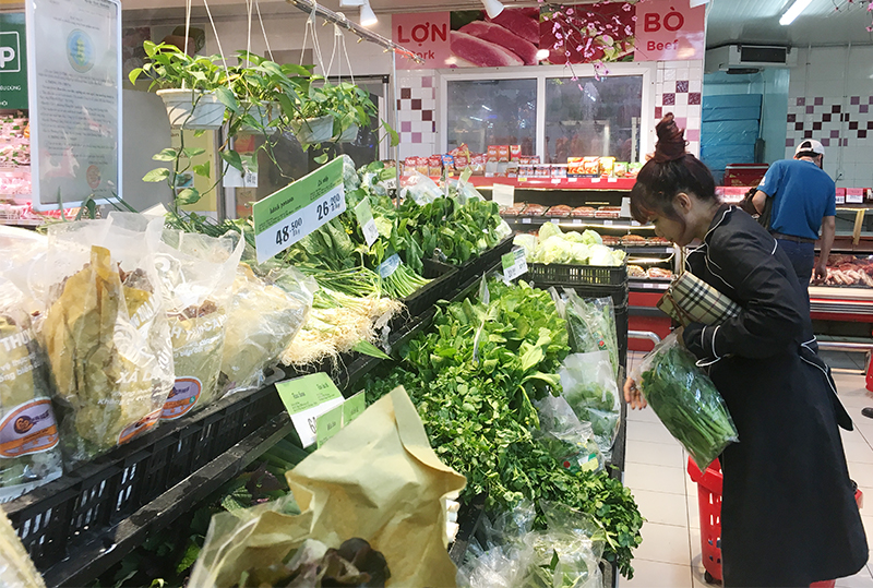 Rau thủy canh 188, rau an toàn Việt Long... là 2 trong số sản phẩm được tiêu thụ tại siêu thị BigC Hạ Long