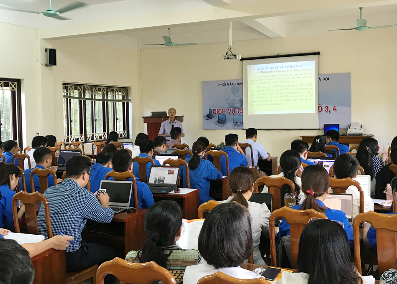 Các cán bộ, ĐVTN của 20/20 phường trên địa bàn TP Hạ Long tham gia lớp tập huấn.