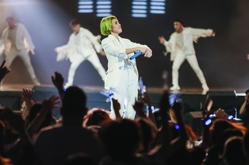 Đại diện Vũ Cát Tường cho biết live show ngày 10/11 của giọng ca Yêu xa, tiền bán vé thu về được khoảng 1 tỷ.