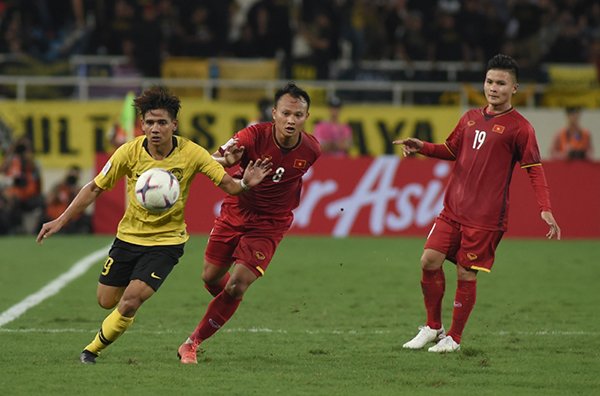 Những miếng đánh ở hai biên không còn được các cầu thủ Malaysia duy trì tốt như trong hiệp 1.