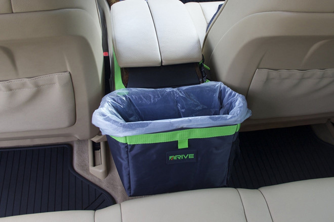 Người dùng nên trang bị túi rác trên xe để giúp nội thất luôn sạch sẽ.