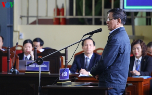 Bị cáo Phan Văn Vĩnh trả lời thẩm vấn