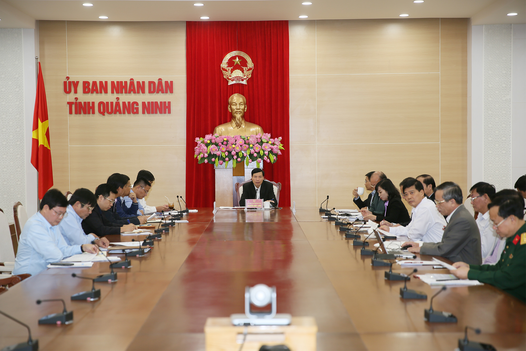 Chur tịch UBND tỉnh Nguyễn Đức Long chủ trì buổi làm việc