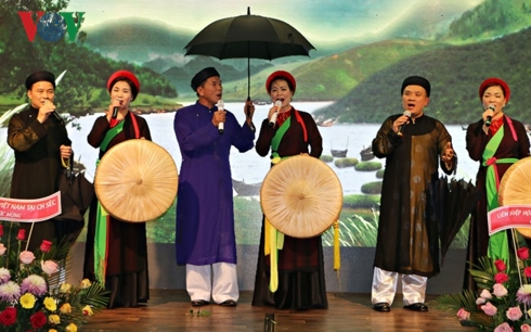 Một tiết mục văn nghệ chào mừng thành lập Hội đồng hương Quảng Ninh.