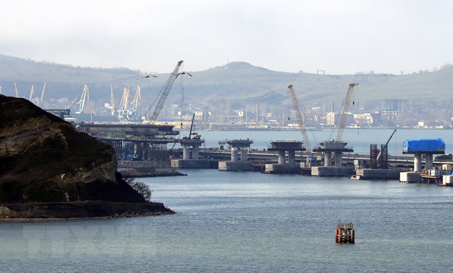 Ảnh tư liệu: Toàn cảnh một công trình xây dựng cầu đường sắt và đường bộ Crimea qua Eo biển Kerch ngày 14/3/2018. (Nguồn: AFP/TTXVN)