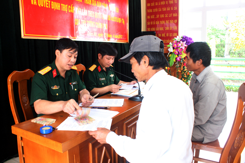Ban CHQS huyện Đầm Hà tiếp nhận, chi trả chế độ cho dân công hỏa tuyến ở địa phương
