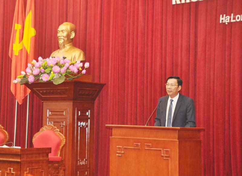 Bí thư Tỉnh uỷ, Chủ tịch HĐND tỉnh Nguyễn Văn Đọc chủ trì hội nghị.