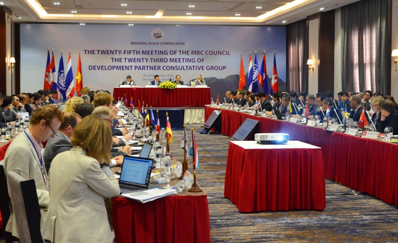 Quang cảnh Phiên họp