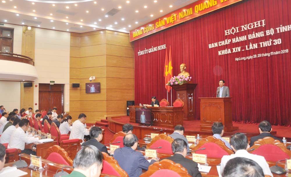 Bí thư Tỉnh uỷ, Chủ tịch HĐND tỉnh Nguyễn Văn Đọc kết luận hội nghị. 