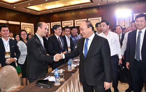 Thủ tướng chào mừng các đại biểu dự Diễn đàn - Ảnh: VGP/ Quang Hiếu
