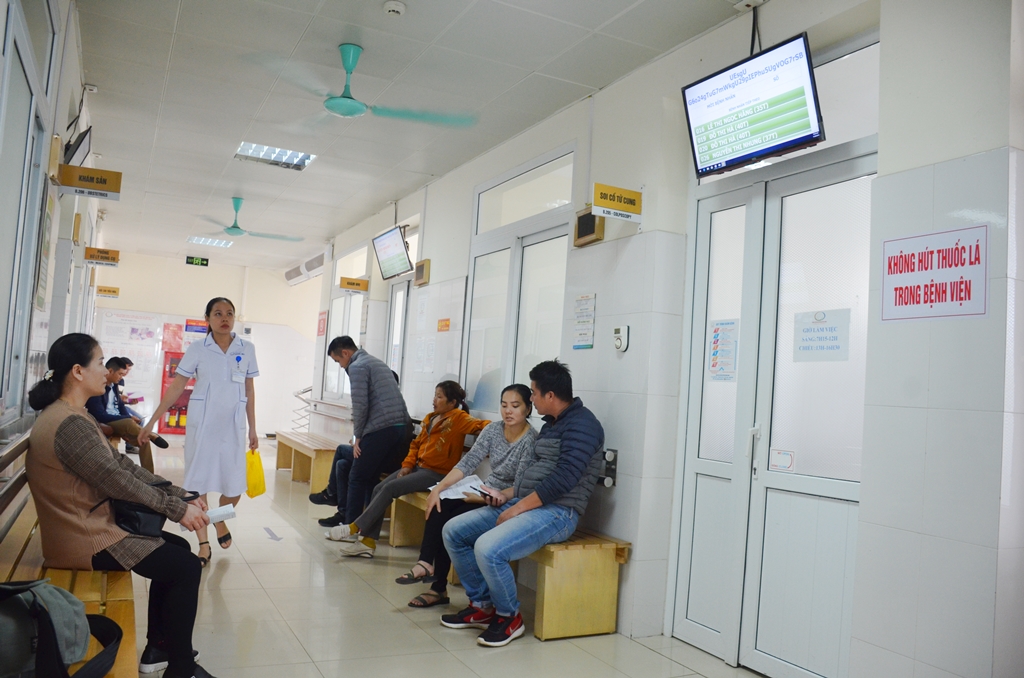 Tại tất cả các phòng khám cũng đã được trang bị màn hình LCD và loa gọi giúp người bệnh khi đến khám nhìn thấy công khai thứ tự của mình và chờ đến lượt vào khám.