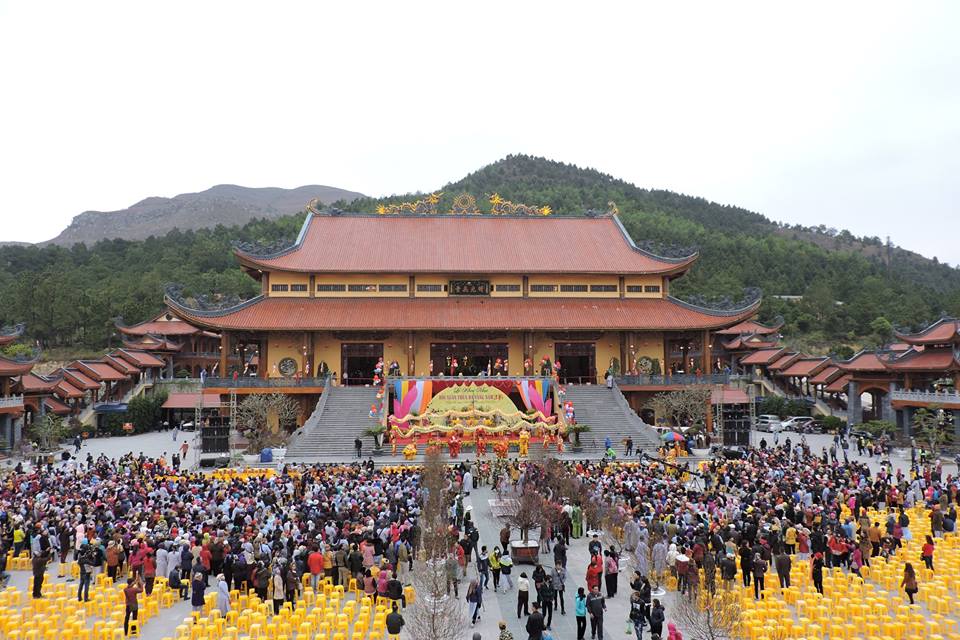 Lễ hội chùa Ba Vàng – Uông Bí.