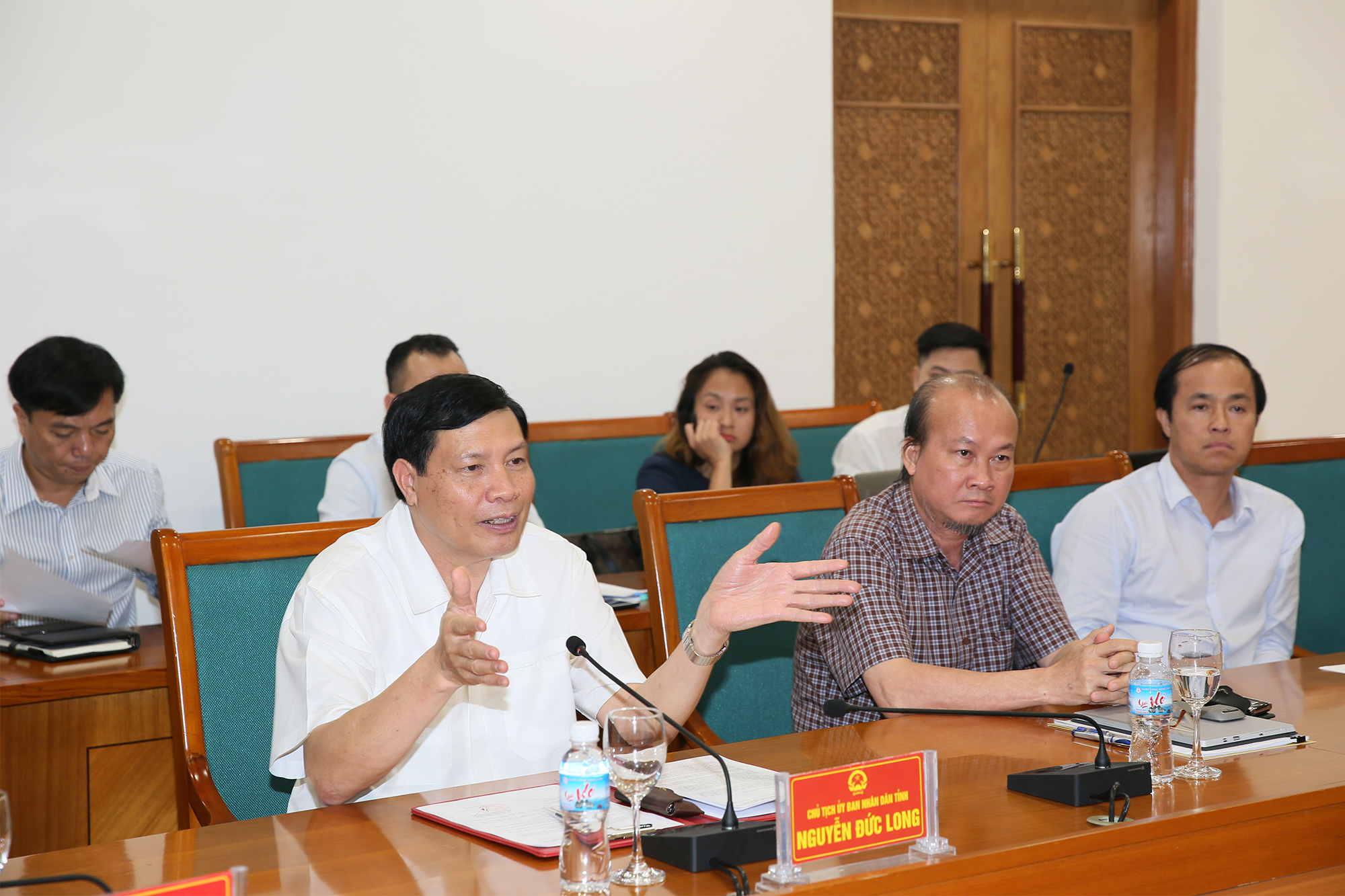 Chủ tịch UBND tỉnh Nguyễn Đức Long giới thiệu khái quát công tác chuẩn bị đưa Cảng hàng không quốc tế Vân Đồn vào khai thác