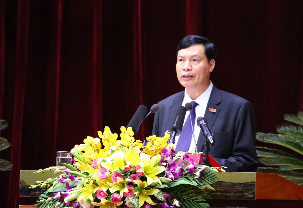 Đồng chí Nguyễn Đức Long, Chủ tịch UBND tỉnh phát biểu tại kỳ họp.