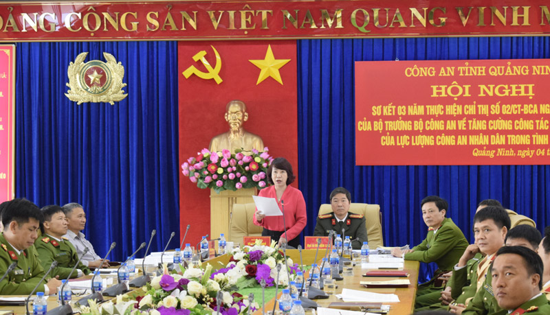 Đồng chí Vũ Thị Thu Thủy, Phó Chủ tịch UBND tỉnh phát biểu tại hội nghị.