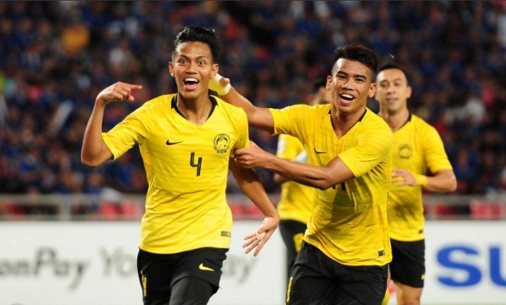 Syahmi vui mừng sau khi ghi bàn quân bình tỷ số 1-1 cho Malaysia. Ảnh: FAM.