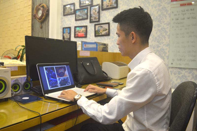 Anh Nguyễn Đức Hải chuẩn bị phần thuyết trình cho vòng chung kết. 