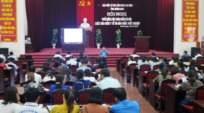 Hội nghị tuyên truyền chính sách BHXH, BHYT, BHTN cho người lao động tại huyện Hải Hà do LĐLĐ tỉnh và BHXH tỉnh phối hợp tổ chức