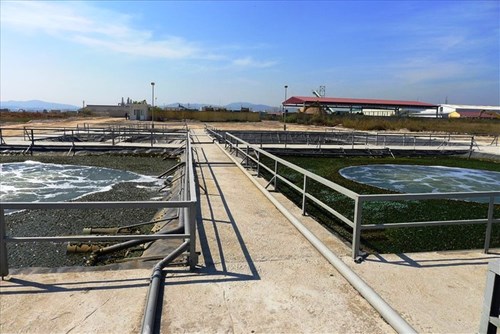 Dự án nhà máy sản xuất xút của Công ty Tân Tiến nằm ở đầu nguồn vịnh Cửa Lục. Ảnh Lao Động